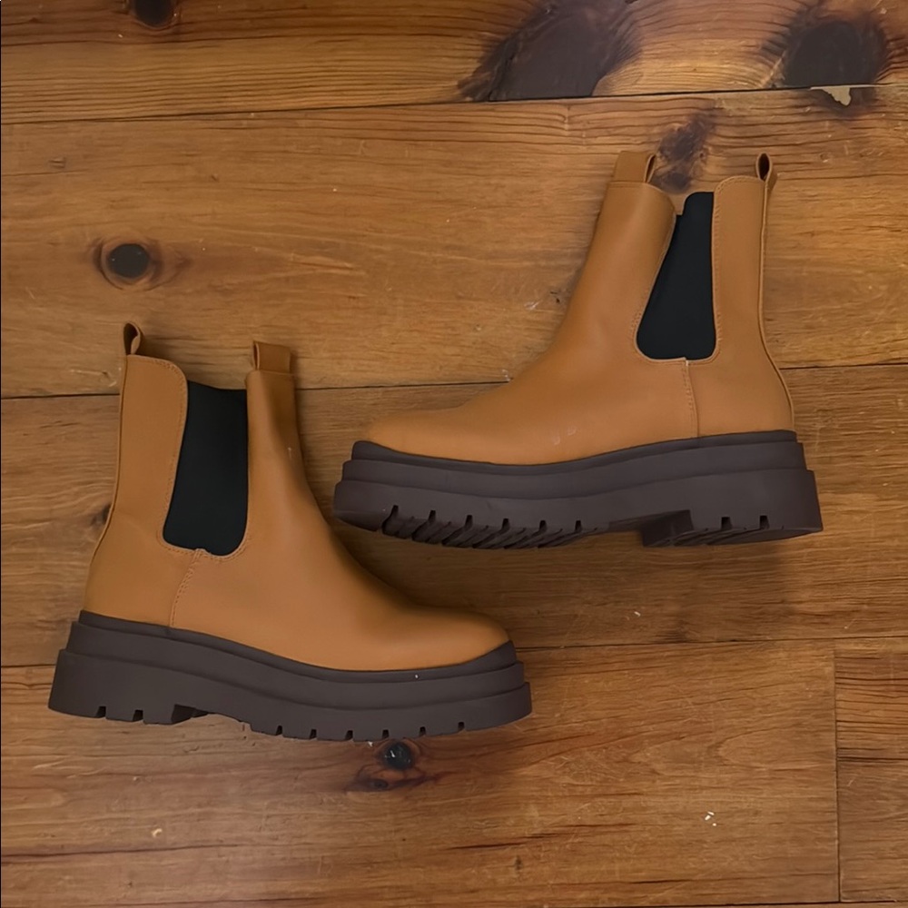 Urban Outfitters Tan and Black Ankle Boots